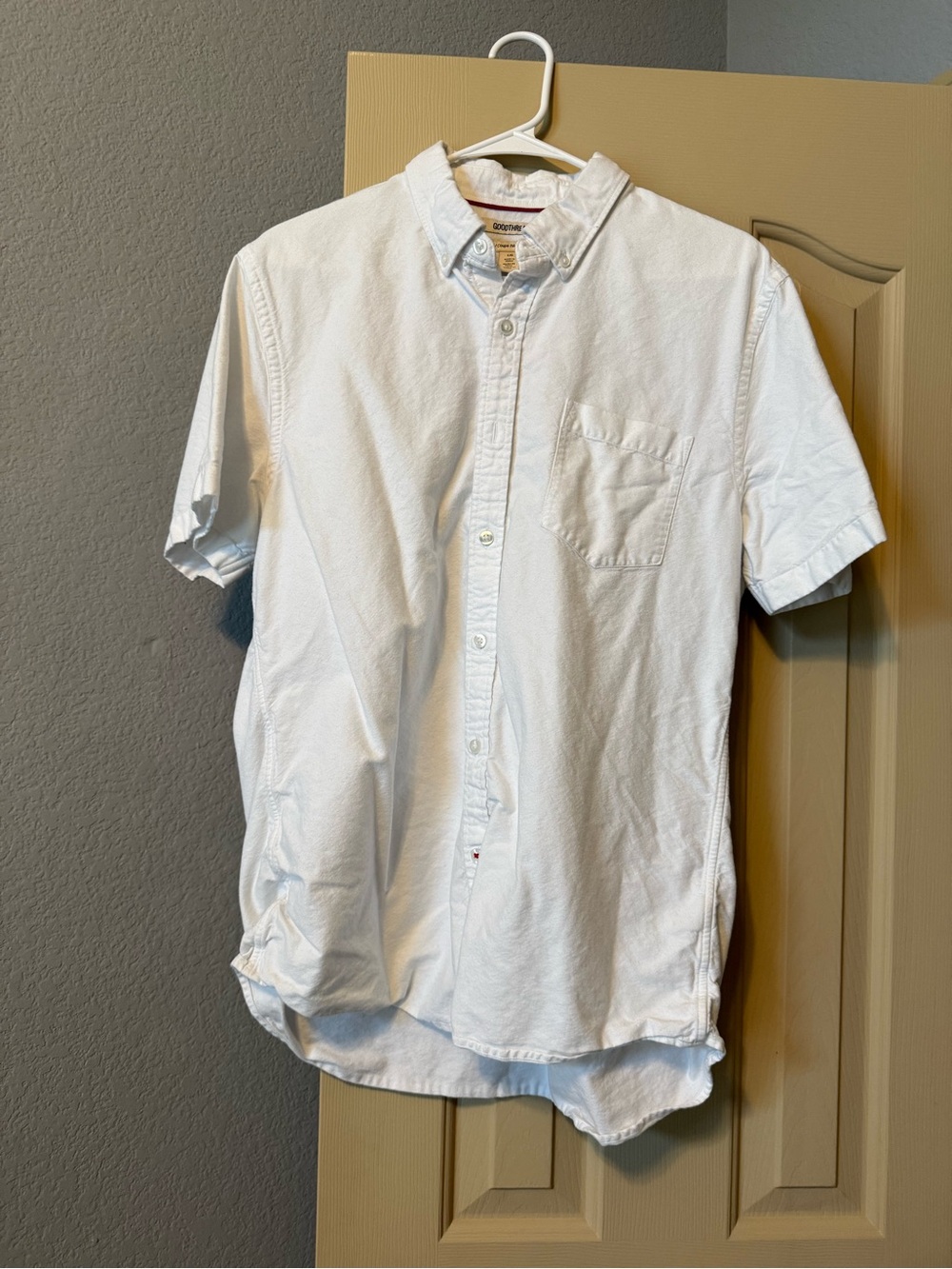 Goodthreads Men's White Short-Sleeve Button-Down Shirt